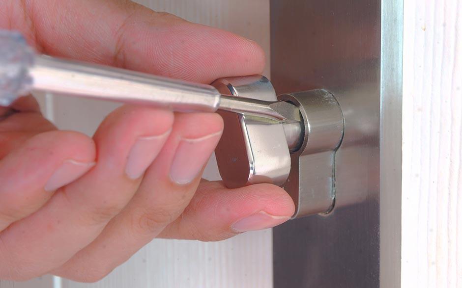 ouverture de porte claquée serrurier Corbreuse