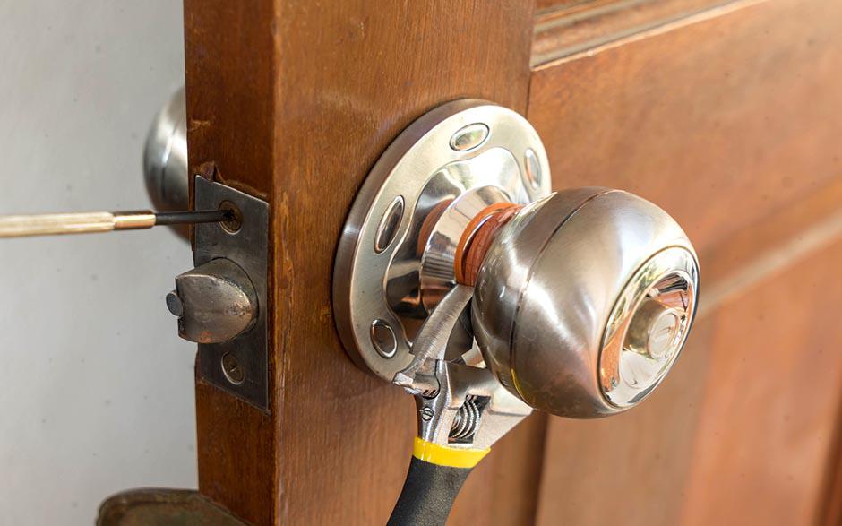 ouverture de porte claquée serrurier Corbreuse